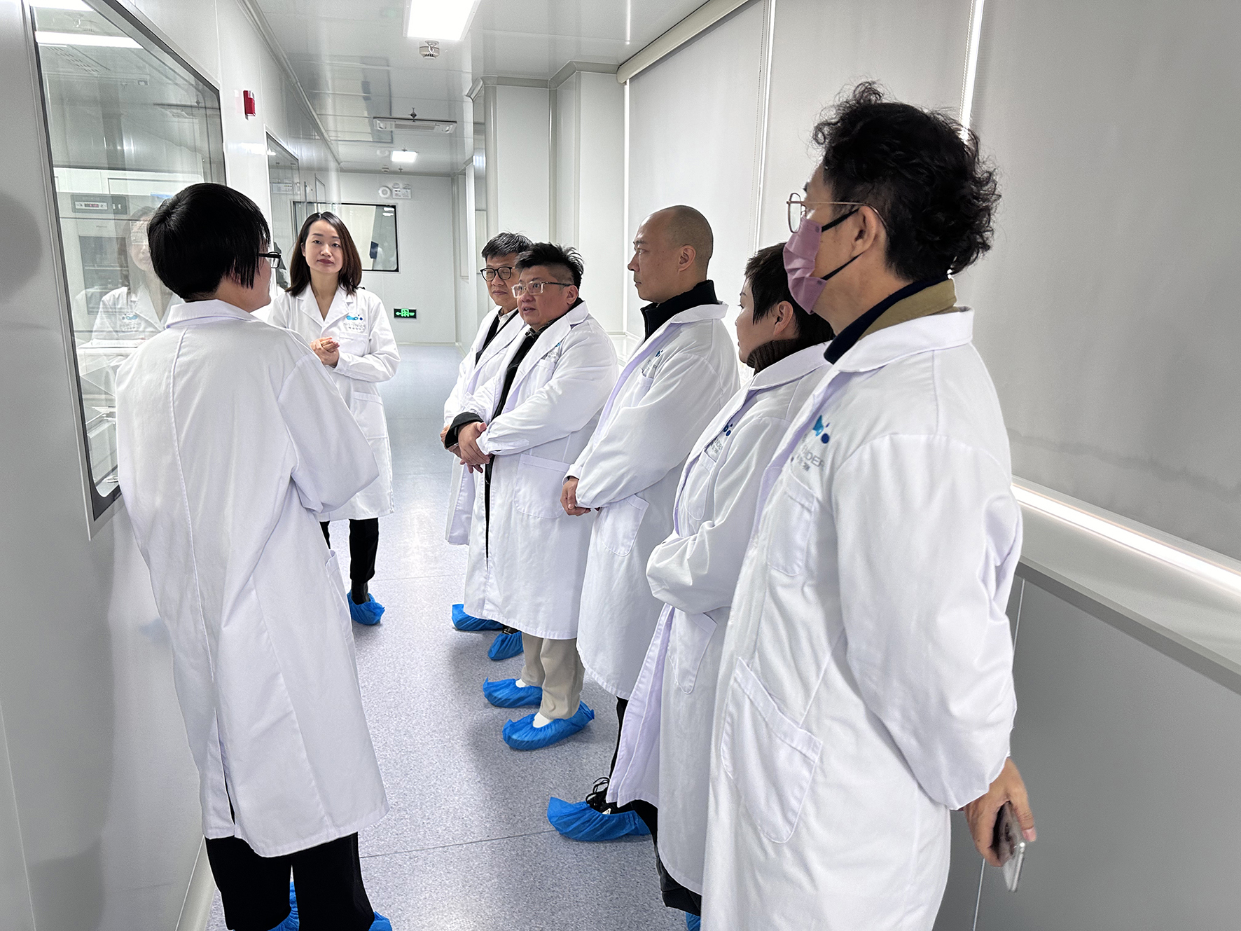 1704692741347264.jpg 实验室内2.jpg